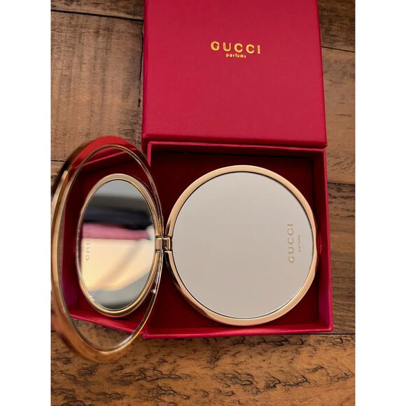 New Gucci Parfums Gold GG Embossed Compact Mirror With box - Picture 5 of 7